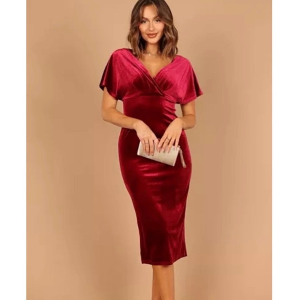 PETAL + PUP | Eve‎ Velvet Short Sleeve Party Elegant
Midi Dress in Berry Sz. 10